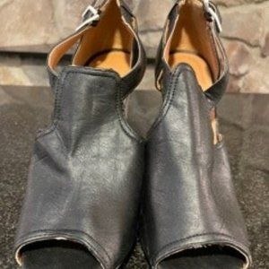 Charlotte Russe Black and white heels size 8